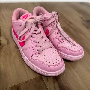 Nike Dunk Low Triple PInk